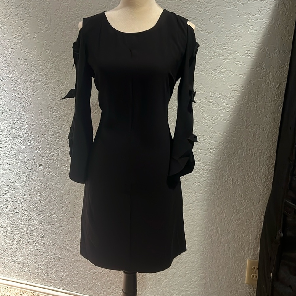 Size 8. Roz & Ali dress with cut out bell sleeves